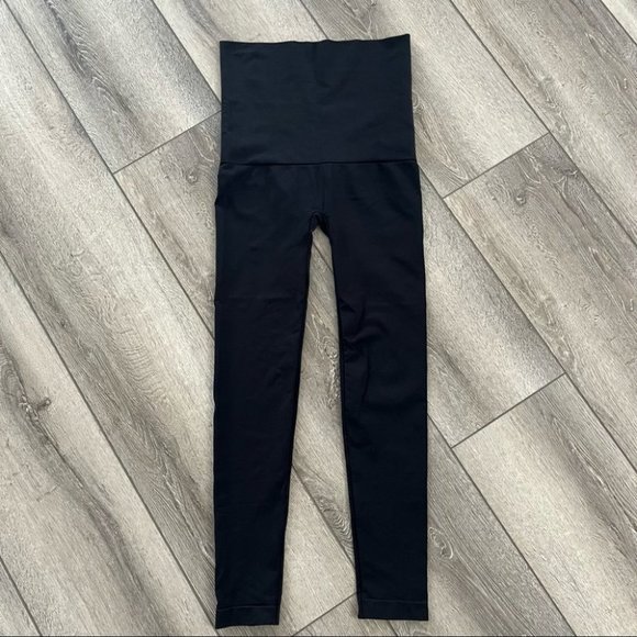 High-Waisted Black Leggings - Picture 2 of 7